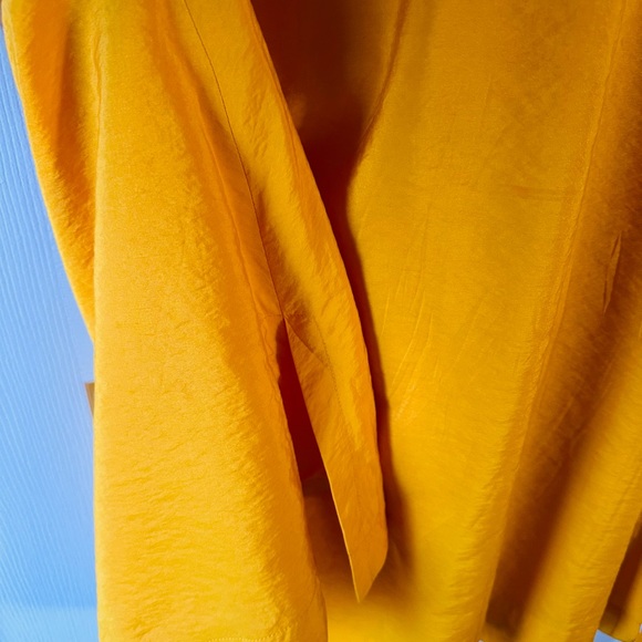 Bright yellow crushed silk midi dress💛 - Picture 6 of 11